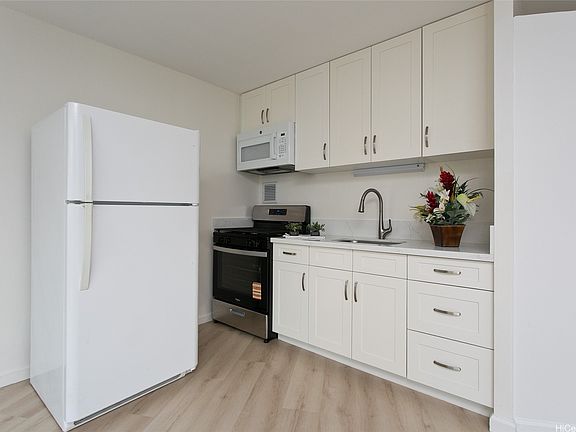 4th image of 750 Amana St APT 605