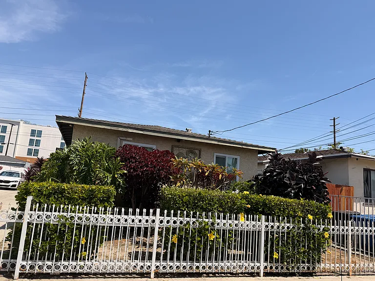 9105 Margaret St — Photo 2
