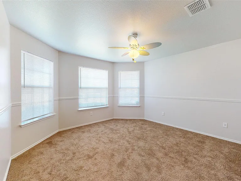 2015 Gardenia Dr — Photo 7