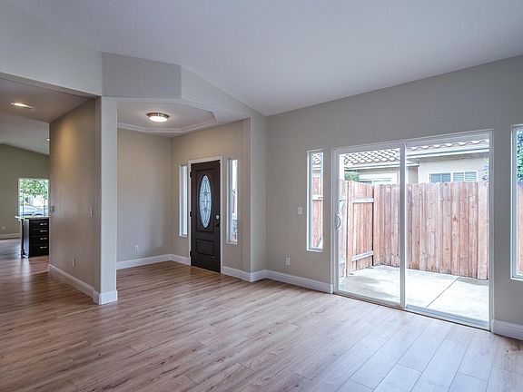 4th image of 426 Wood Mill Ln