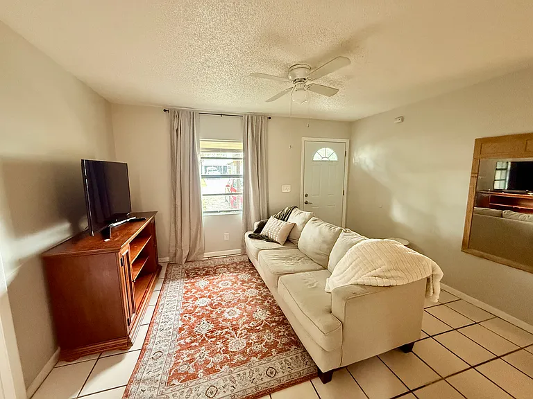 9402 N Semmes St — Photo 3