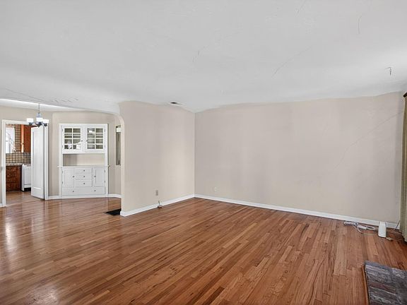 5th image of 1295 Vernon Ave