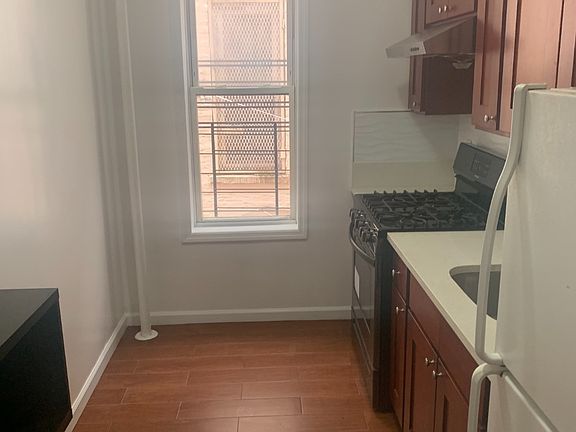 2nd image of 1015 Longfellow Ave Floor 1F-1