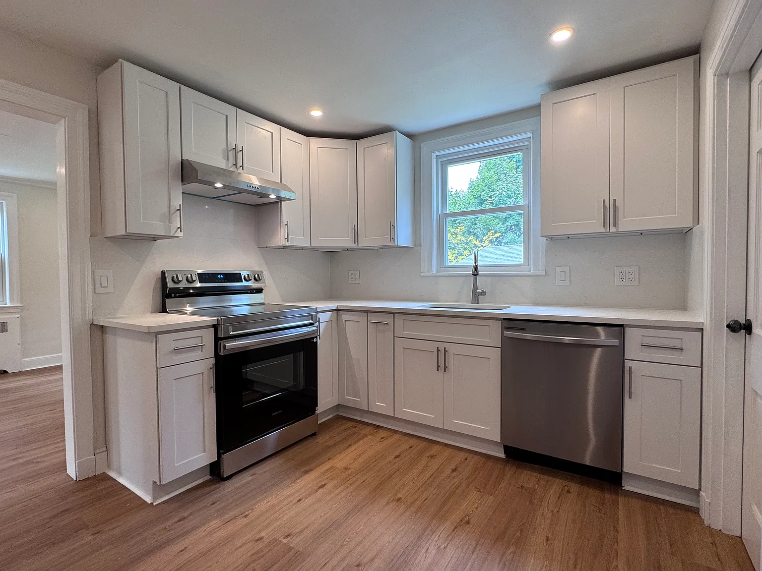 3 bed, 1.5 bath, 1650 sqft, $3,700 — Photo 4