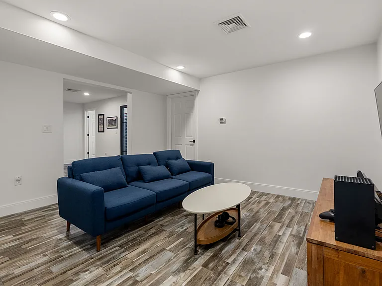 148 Lexington St — Photo 19