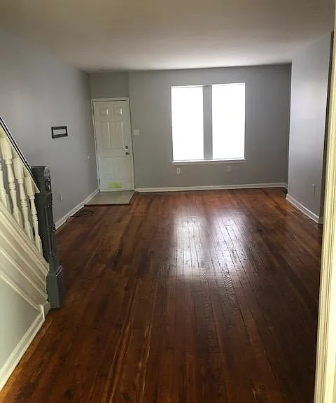 1220 Daly St — Photo 3