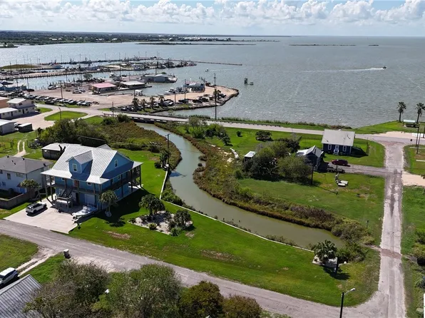 203 W Washington Ave, Seadrift, TX 77983