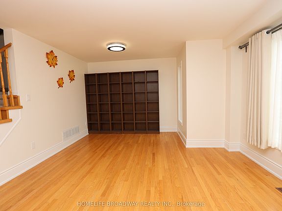 5th image of 775 Bur Oak Ave