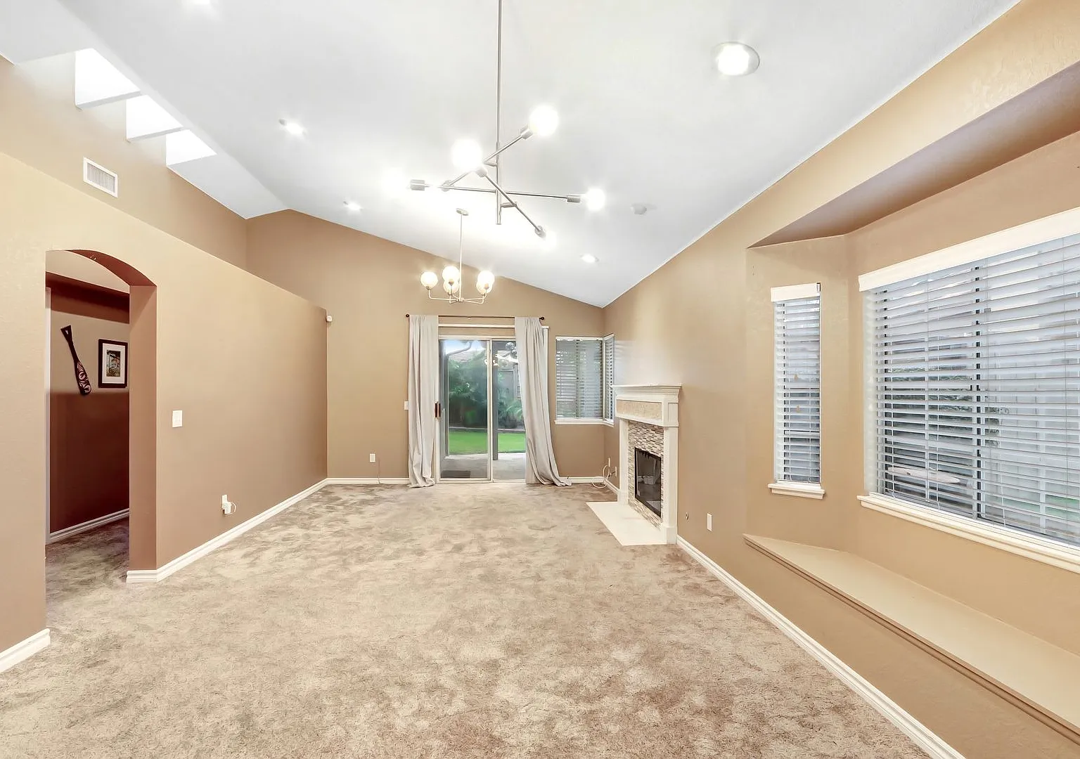 28th- 3 Bedroom | 2 Bathroom — Photo 2