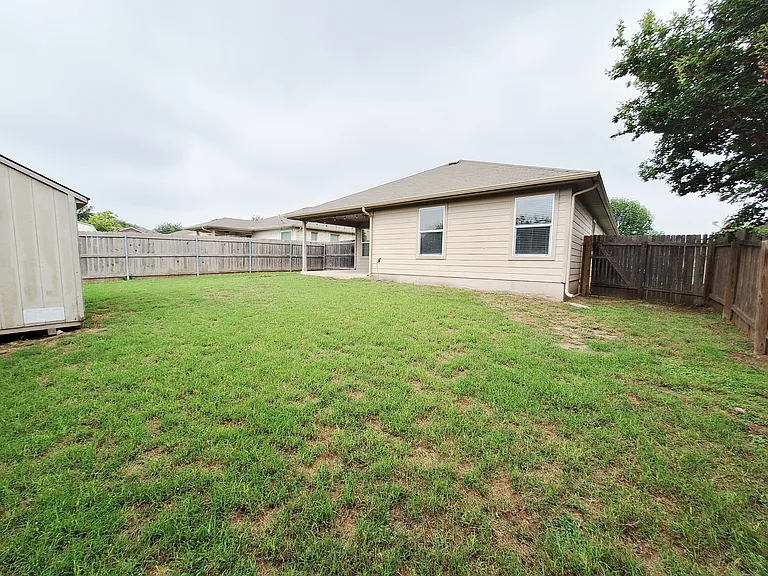 325 Comal Run — Photo 34