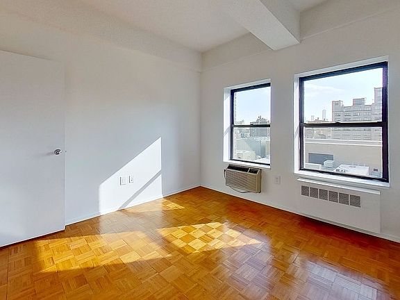3rd image of 360 W 34th St APT 11N