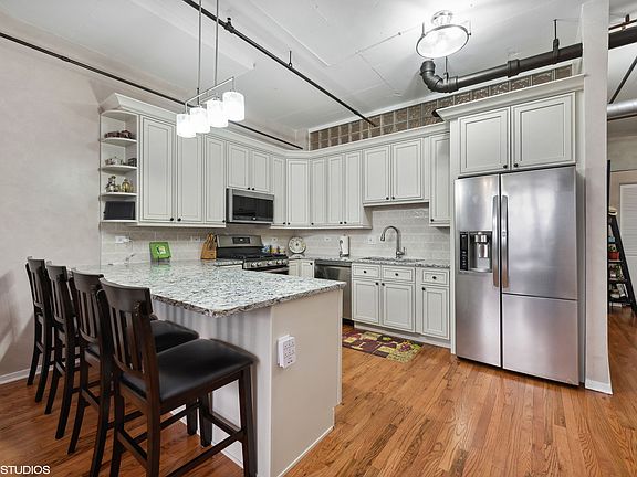 5th image of 6 S Laflin St APT 807S