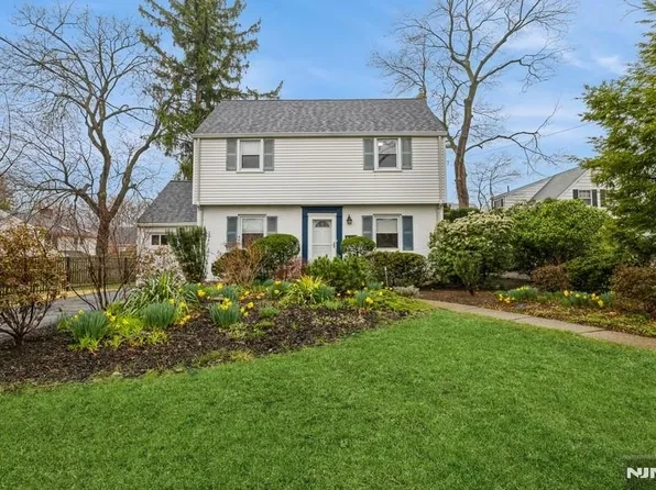 96 Minell Pl, Teaneck, NJ 07666