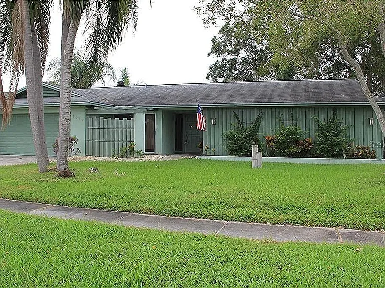 1939 Arvis Cir W — Photo 1