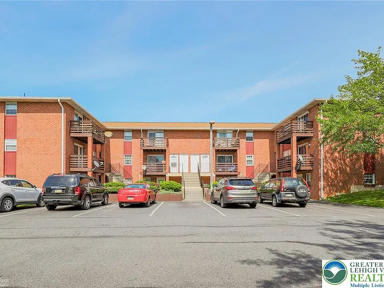 1464 Cedar Crest Blvd #18 — Photo 2