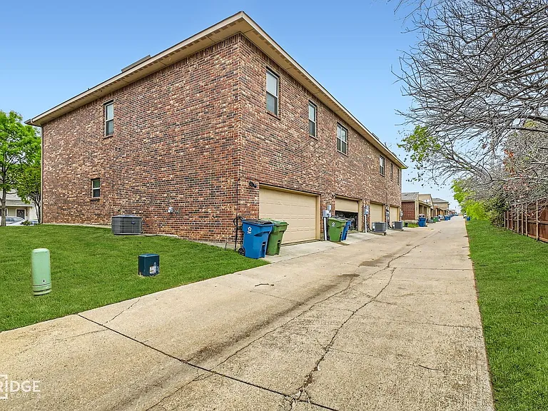 1349 Lake Crest Ln — Photo 20