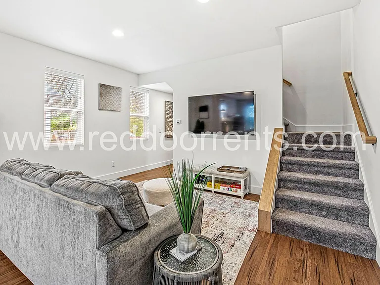 1619 N Tacoma Ave — Photo 3