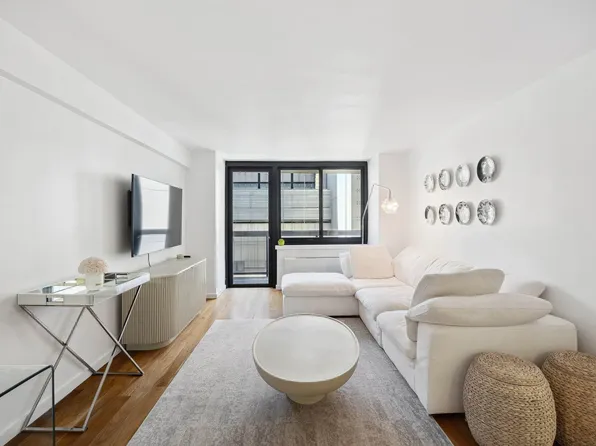 515 East 72nd Street image 7 of 29