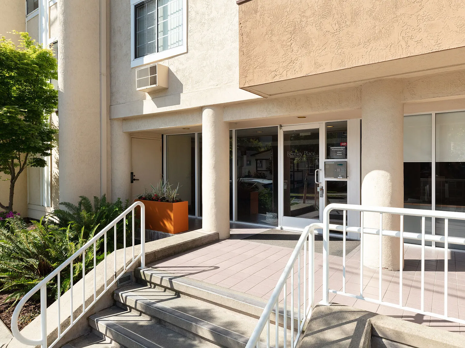 Bentley Place — Photo 2