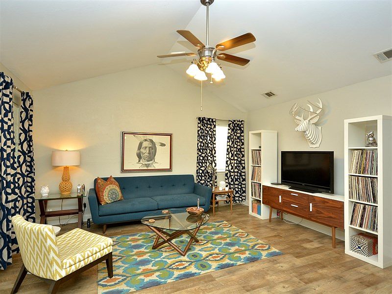 2nd image of 702 Buckingham Pl