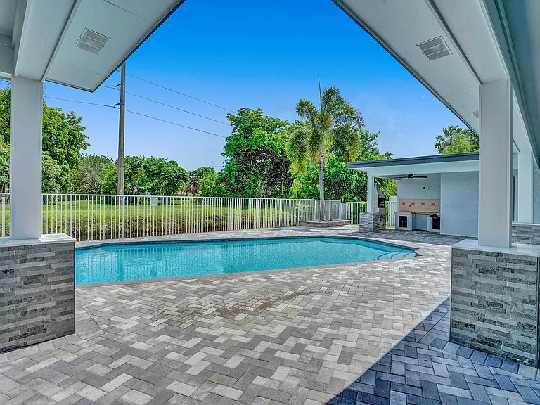 16610 Royal Poinciana Ct — Photo 62