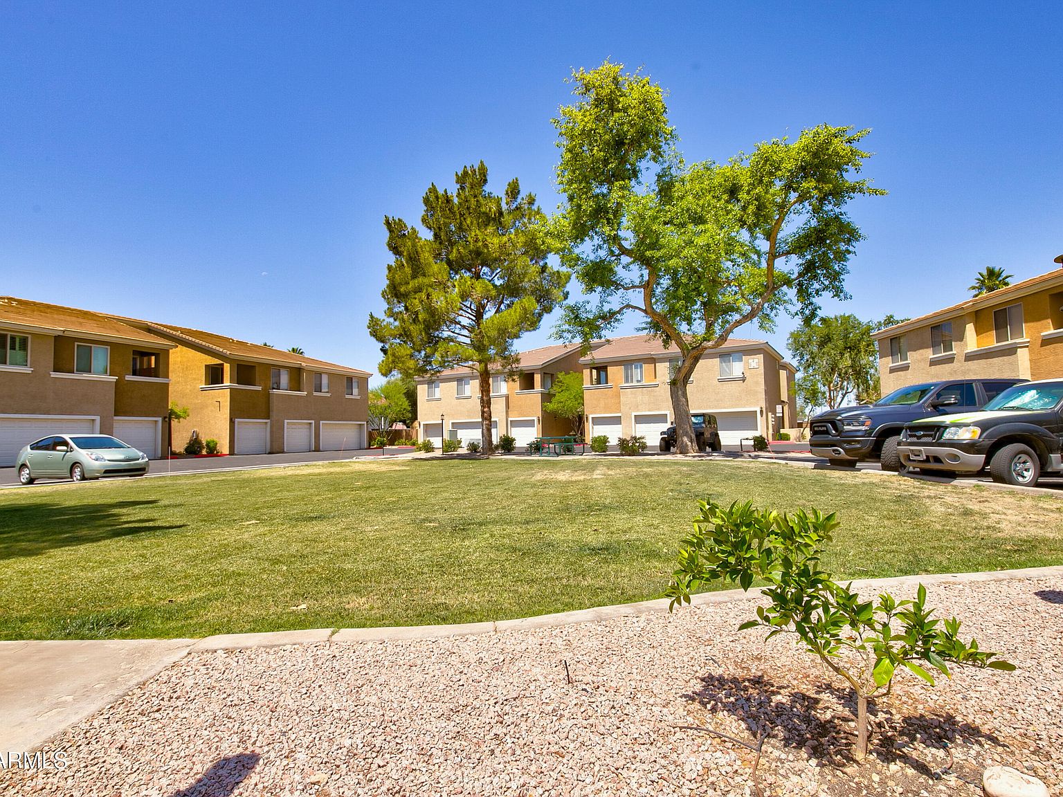 1335 E June St UNIT 221