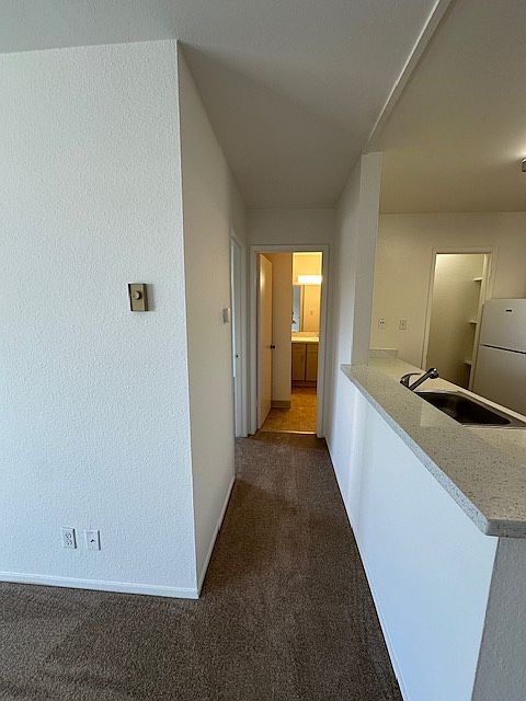 1st image of 103 Piccadilly Pl APT H