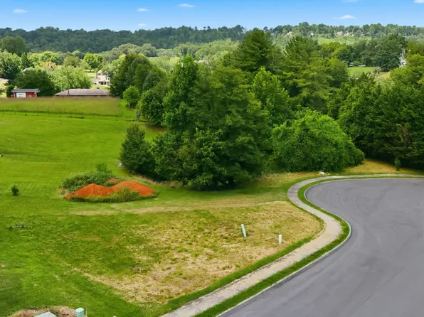 4293 Anchor Pointe Dr, Kingsport, TN 37660