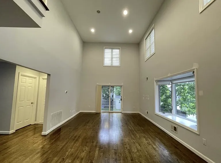 29 Columbus Dr #A — Photo 2