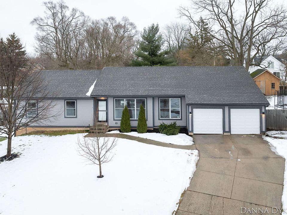 1st image of 8210 Atlanta Ct NE