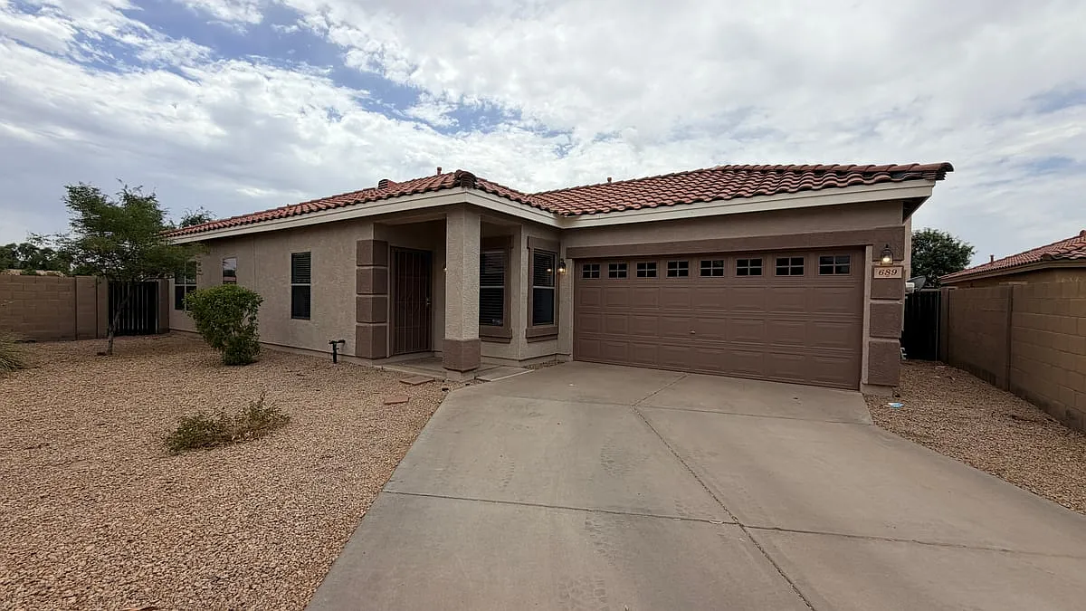 689 East Springfield Place — Photo 1