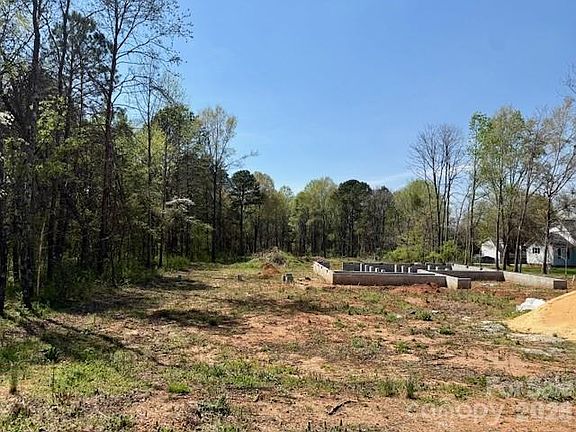 4th image of 3601 Thunder Rd