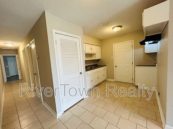 3rd image of 679 N Holmes St