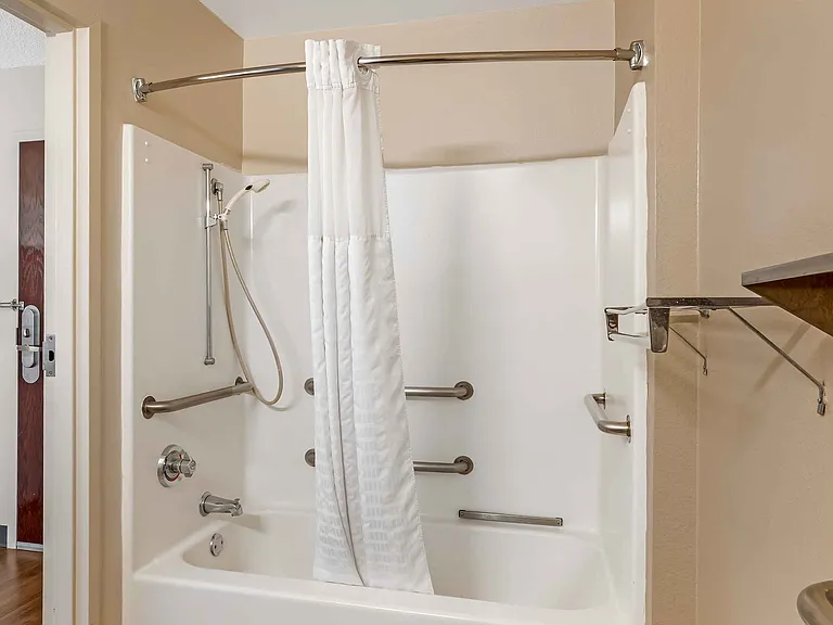 Studio Suite - 1 Queen Bed