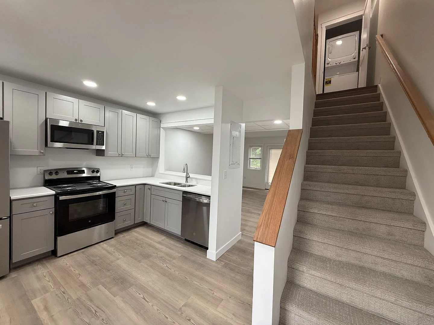 Biscayne/Sarasota 2 Bedroom Townhome newly renovated for you! — Photo 3