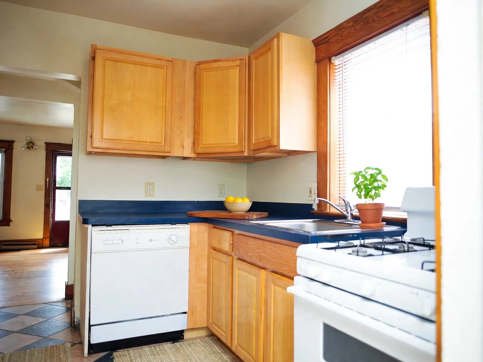 6 bed, 1288 sqft, $6,200 — Photo 4