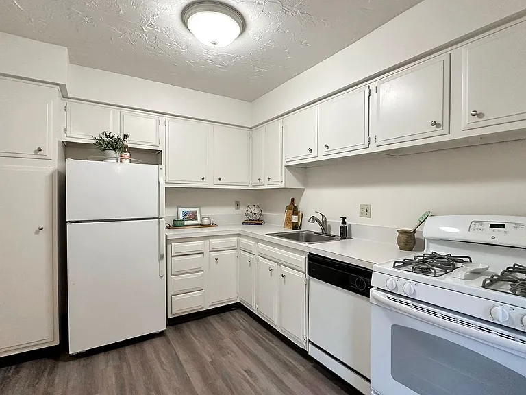 Coppertree Apartments — Photo 26