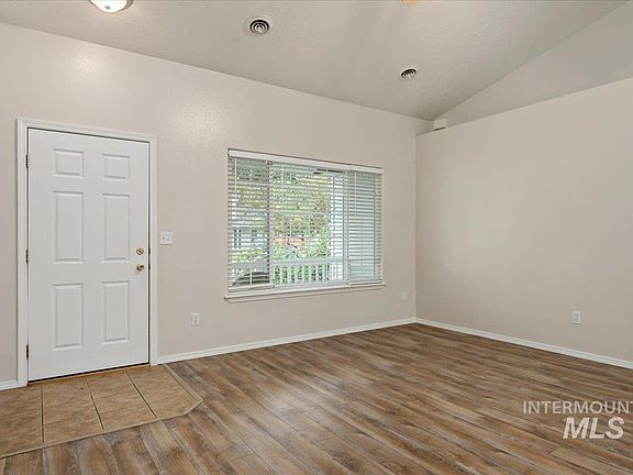 5th image of 3010 Mimosa Ln