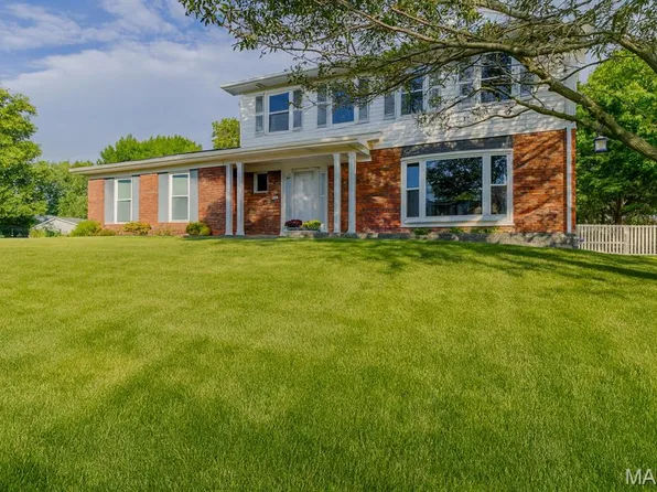 1005 Crescent Dr, Saint Charles, MO 63301