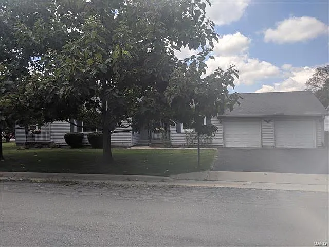 1421 Grand Ave photo 1