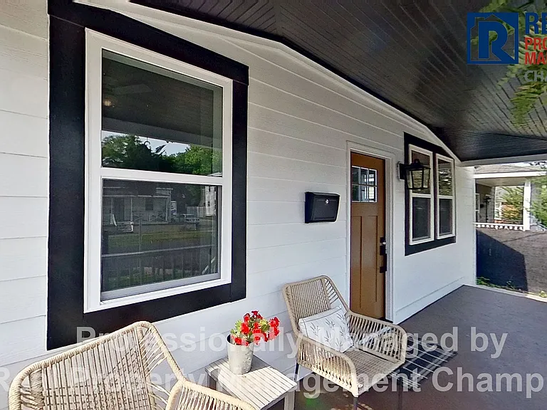 1109 Dock St — Photo 2