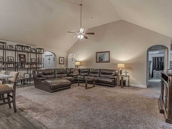 3rd image of 1527 E 137th Pl