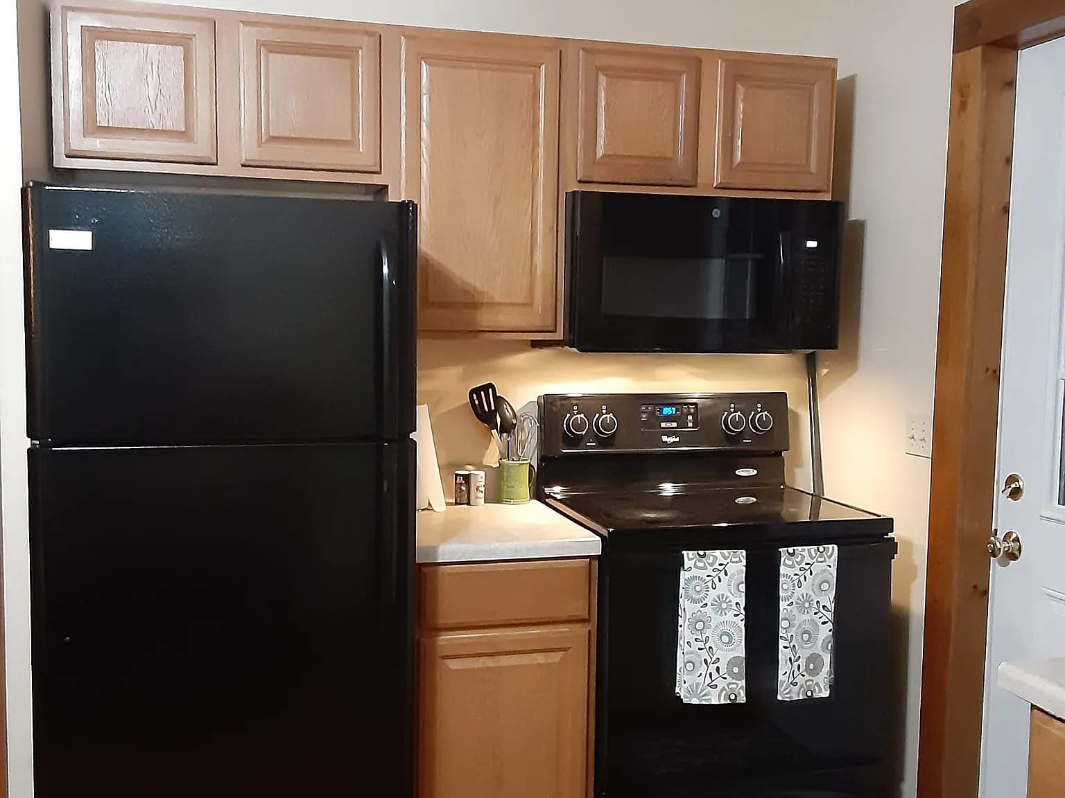 3 bed, 1.5 bath, 1200 sqft, $1,800 — Photo 3