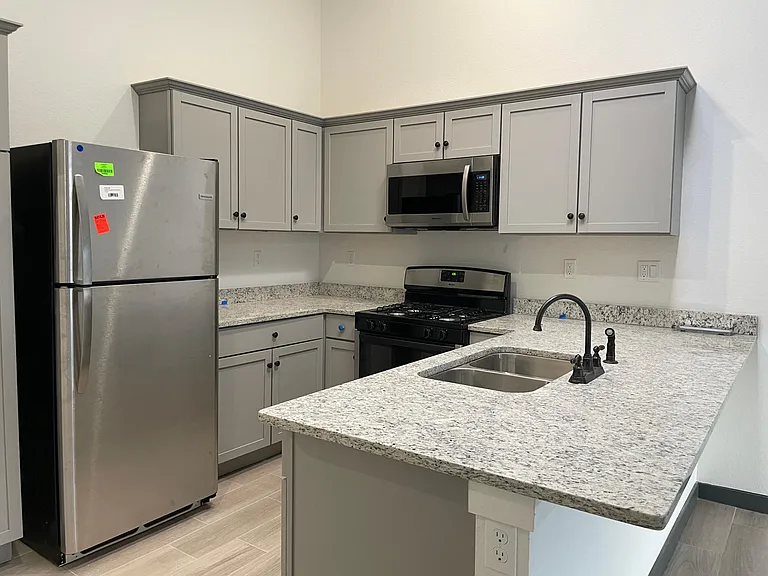 809 Hc Gilbert Minjares Dr #B — Photo 3