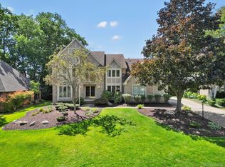 30530 Fox Club Dr, Farmington Hills, MI