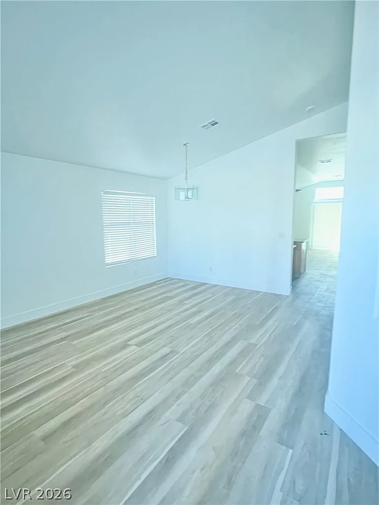 3 bed, 2.0 bath, 1643 sqft, $2,200 — Photo 2