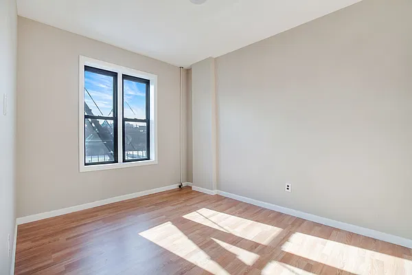 Sold by Bedford Realty USA Corp | media 3