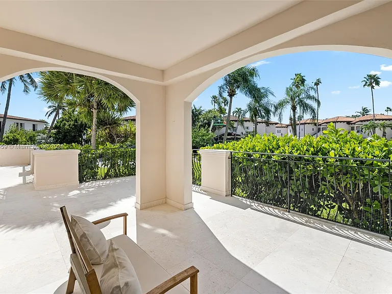 19216 Fisher Island Dr #19216 — Photo 39