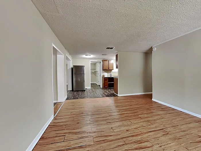 3 bed, 1.5 bath, 1394 sqft, $1,495 — Photo 3