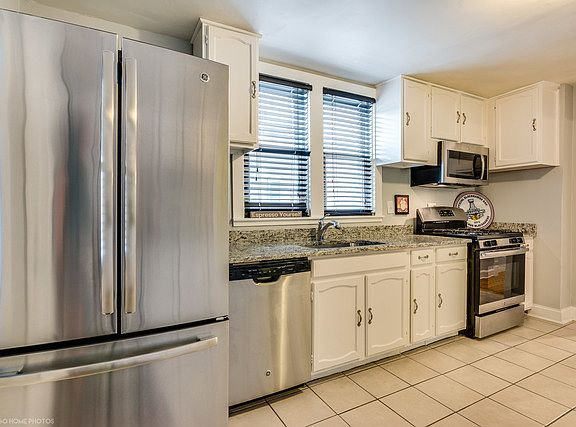 4th image of 1027 S Claremont Ave